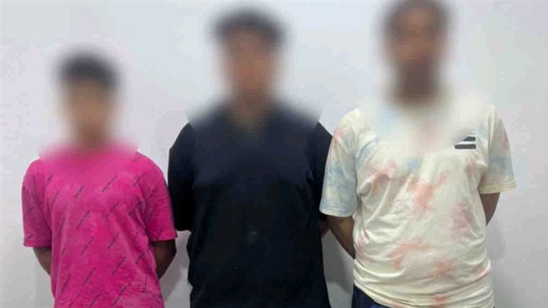 المتهمون عقب ضبطهم 