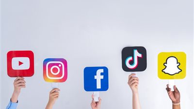 وسائل التواصل الاجتماعي.. “فخ خفي” يعمّق اضطرابات الأكل لدى الشباب