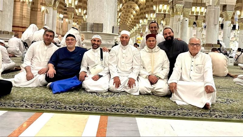 أحمد سعد وشيوخ الأزهر في المسجد النبوي
