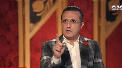 شريف مدكور يثير الجدل: «إزاي تستلفوا عشان تروحوا تحجوا وأنتم قاعدين ببرج الساعة»