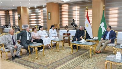 محافظ الشرقية يستقبل راعي الكنيسة الكاثوليكية لتقديم التهنئة بمناسبة عيد الأضحى