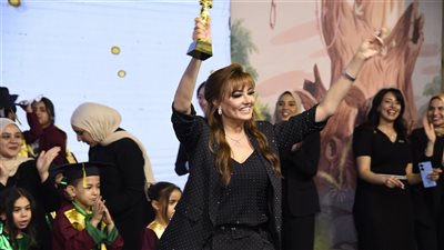 بشرى تكرم عددا من طلاب وأهالي طنطا (صور)