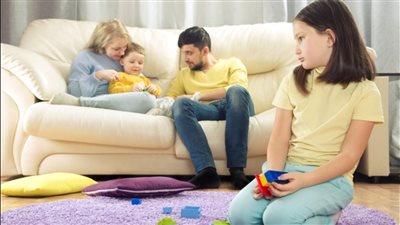 كيف نُنشئ جيلًا واثقًا من نفسه رغم الضغوط؟ (فيديو)
