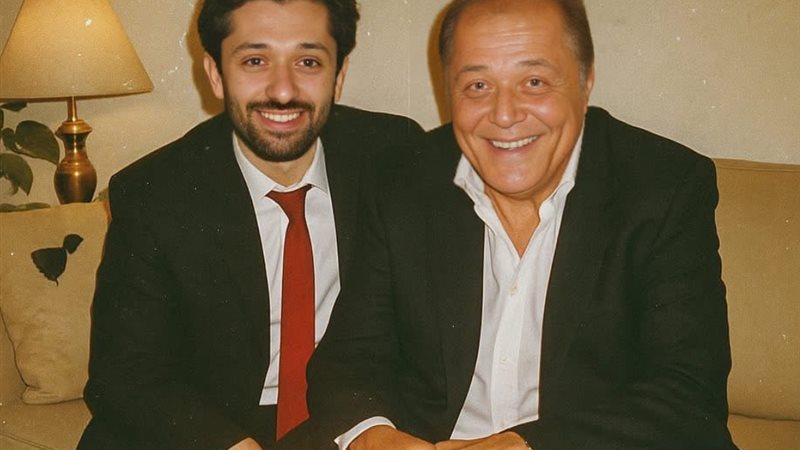 محمود عبدالعزيز وابنه كريم 