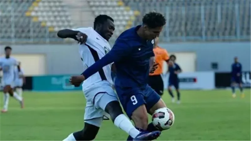 لاعبا البنك الأهلي وإنبي