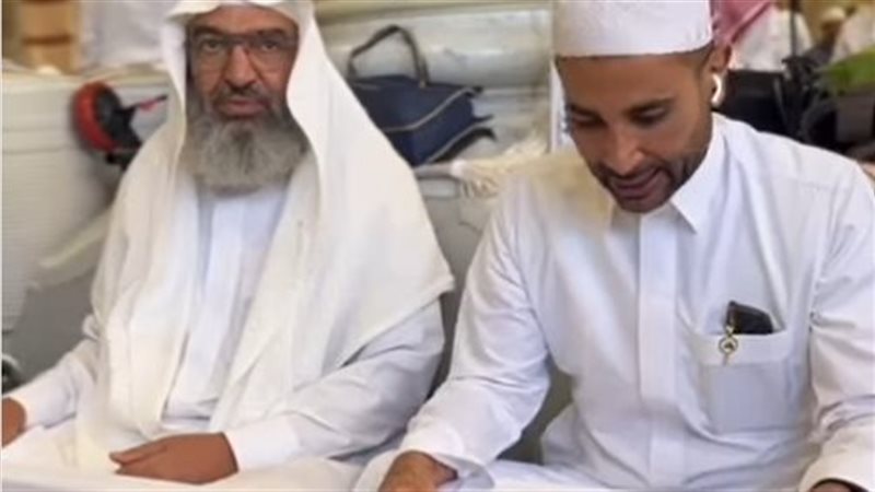 أحمد سعد يبقرأ القران بالمسجد النبوي