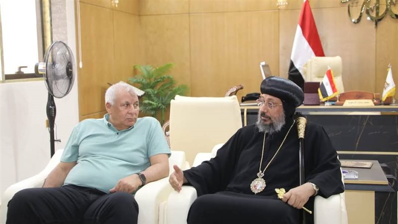  محافظ الوادي الجديد يستقبل الانبا ارسا نيوس