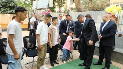 محافظ الجيزة يتفقد مستشفى التحرير بإمبابة ودور رعاية الأيتام بالعجوزة عقب صلاة العيد