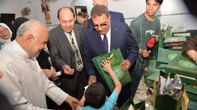 محافظ الدقهلية يزور دار أيتام المنصورة ويحتفل مع الأطفال بالعيد