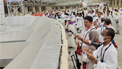 حجاج الجمعيات الأهلية يرمون الجمرات في أول أيام التشريق وسط تنظيم محكم