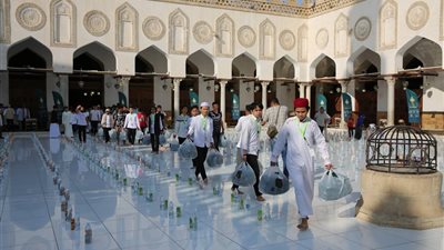 الجامع الأزهر ينظم مائدة إفطار للطلاب الوافدين في يوم عرفة