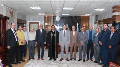 قساوسة سوهاج يهنئون رئيس جامعة سوهاج بعيد الأضحى المبارك 