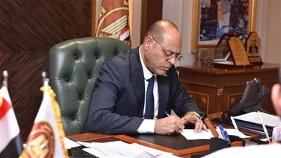 «العمل» تقدم واجب العزاء لأسرة البطل خالد شوقي شهيد العاشر من رمضان