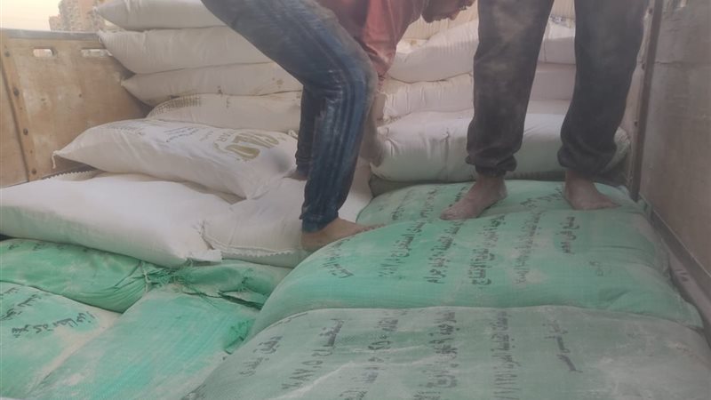 بعض مضبوطات من احولة الدقيق المهرب