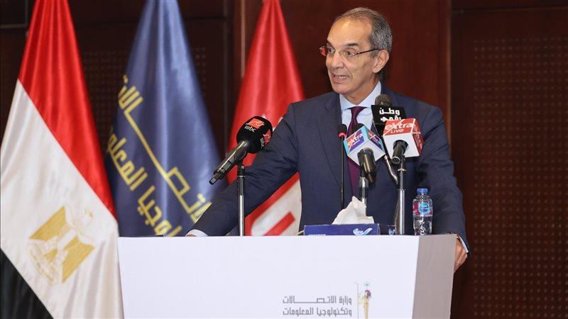 عمرو طلعت وزير الاتصالات وتكنولوجيا المعلومات 