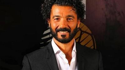 لحظة حلوة في الحياة.. خالد النبوي يوثق توقيع مجدي يعقوب على كتابه