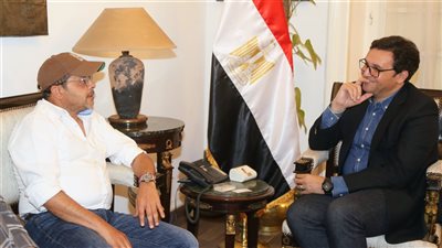 وزير الثقافة يتفق مع محمد هنيدي على تقديم عروض مسرحية بالمحافظات