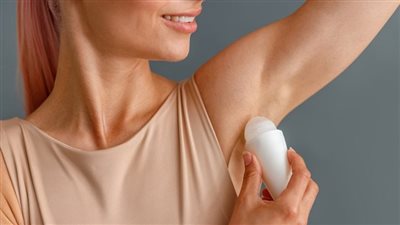 طرق طبيعية للتخلص من رائحة العرق باستخدام مكونات منزلية بسيطة