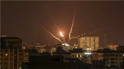 ردًا على الهجوم الإسرائيلي.. إيران تقصف تل أبيب وحريق قرب مقر وزارة الدفاع