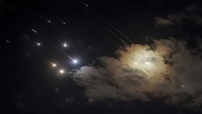 لأول مرة.. إطلاق صواريخ من غواصات إيرانية باتجاه إسرائيل