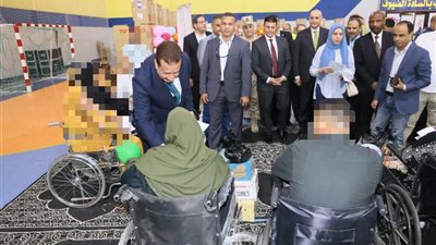 تسليم مساعدات مالية ولحوم وكراسي متحركة لـ 150 حالة إنسانية بالمنوفية