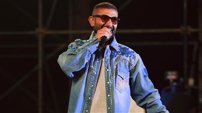 أحمد سعد يبدأ صيف غنائي حافل من الساحل.. ويحتفل مع طلاب الجامعة الأمريكية