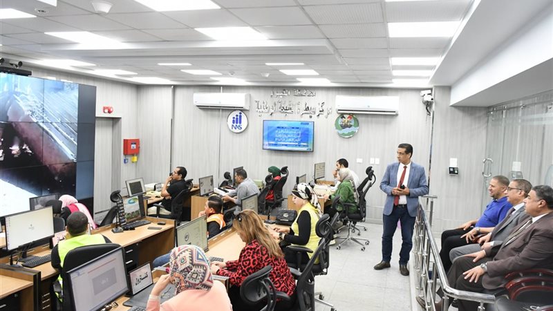 الدكتور / احمد الانصارى محافظ الفيوم أثناء الجولة
