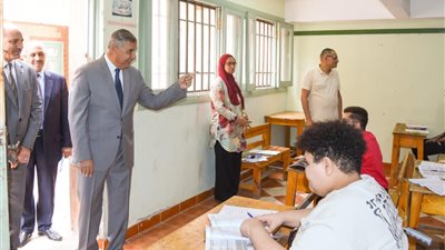 محافظ الإسكندرية يتفقد سير امتحانات الثانوية العامة ويؤكد على  توفير بيئة ملائمة