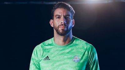 «وحش إفريقيا مستمر».. شريف إكرامي يقترب من التجديد مع بيراميدز 