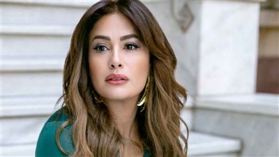 حملة ضد هند صبري تشعل السوشيال ميديا.. وطارق الشناوي: محاولة ساذجة لاغتيالها معنويا