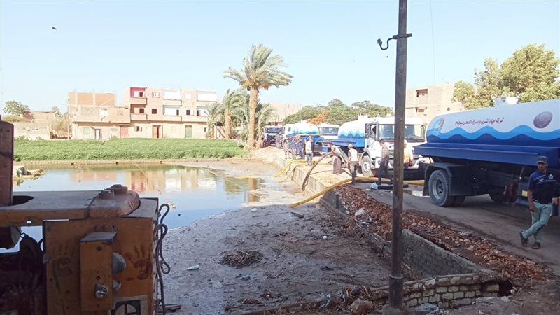 جانب من تسريب مياه الصرف