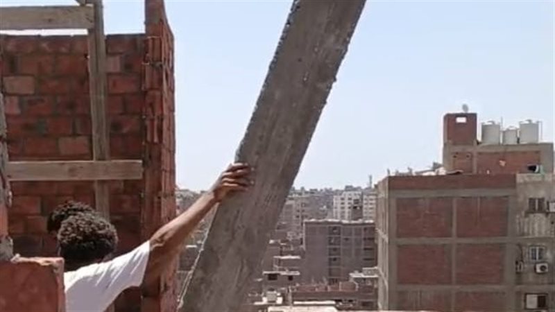 إزالة 3 أدوار مخالفة بعقارات في حي الهرم