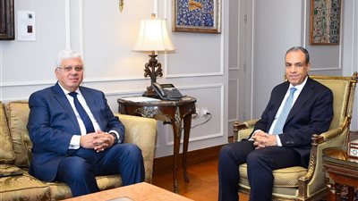 وزير الخارجية يبحث تقديم الرعاية للطلبة والدارسين للمصريين بالخارج عبر السفارات