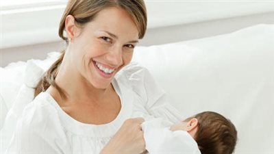 3 مؤشرات تطمئن الأمهات على رضاعة أطفالهن الطبيعة.. تعرفي عليهم