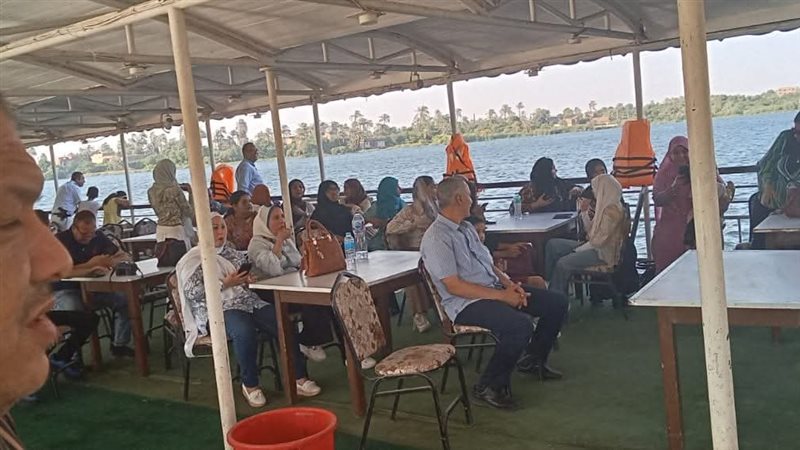 محافظ اسيوط ينظم رحلة نيلية للطلاب الهنود