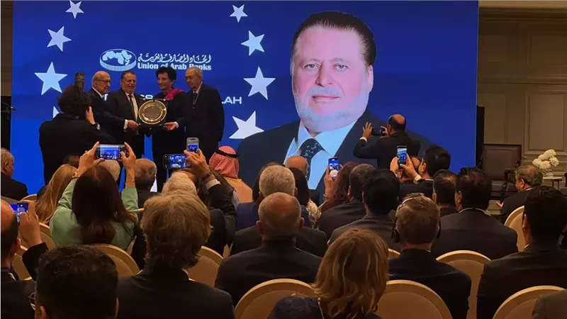 حسن عبدالله محافظ البنك المركزي  
