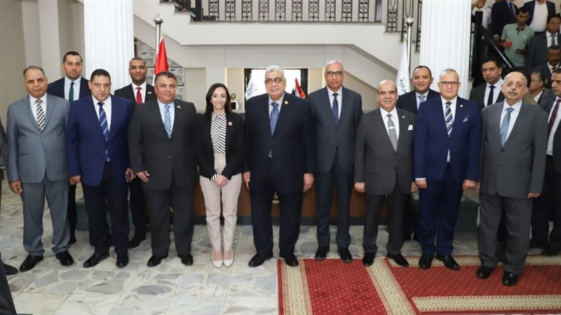 صورة تذكارية اثناء الافتتاح 