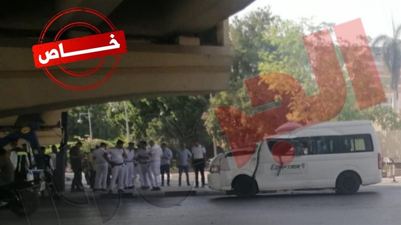 الشرطة تعاين الحادث 