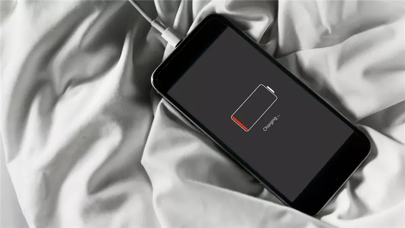 تعبيرية عن شحن الهاتف