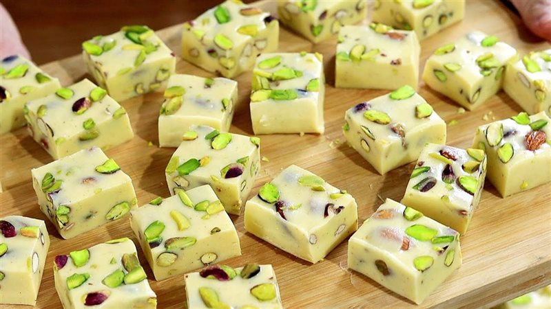 حلوى النوجا بالمكسرات