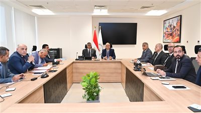 وزير الرى يبحث مع محافظ الجيزة عدد من ملفات الهامه