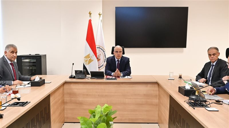 خلال الاجتماع 