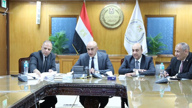 وزير التربية والتعليم خلال متابعة سير الامتحانات