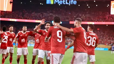 الأهلي ينوي تعديل عقود ثلاثي الفريق قبل بداية الموسم الجديد (تفاصيل)