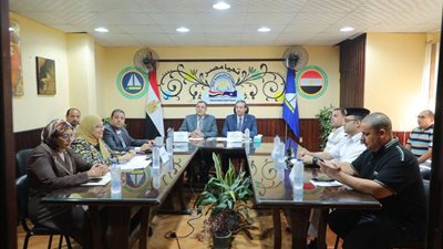 محافظ دمياط يتفقد غرفة العمليات واللجان ويشدد على توفير الهدوء للطلاب