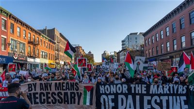 من قلب أمريكا.. المئات يهتفون لفلسطين ويطالبون بوقف المجازر في غزة