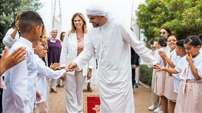حسين الجسمي يزور دار أيتام بالمغرب ويوجه للأطفال دعوة لحضور حفله في كازابلانكا