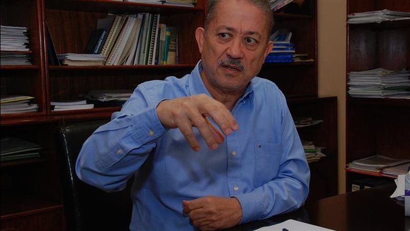 الدكتور أسامة عقيل