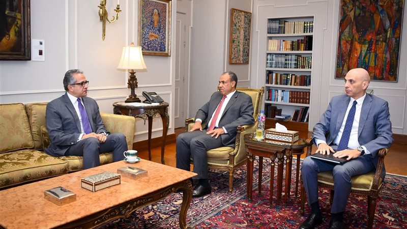 وزير الخارجية يستقبل المرشح المصري لمدير عام منظمة اليونسكو 