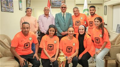 رئيس البنك الأهلي يحفز لاعبات الفريق النسائي قبل انطلاق الموسم الجديد